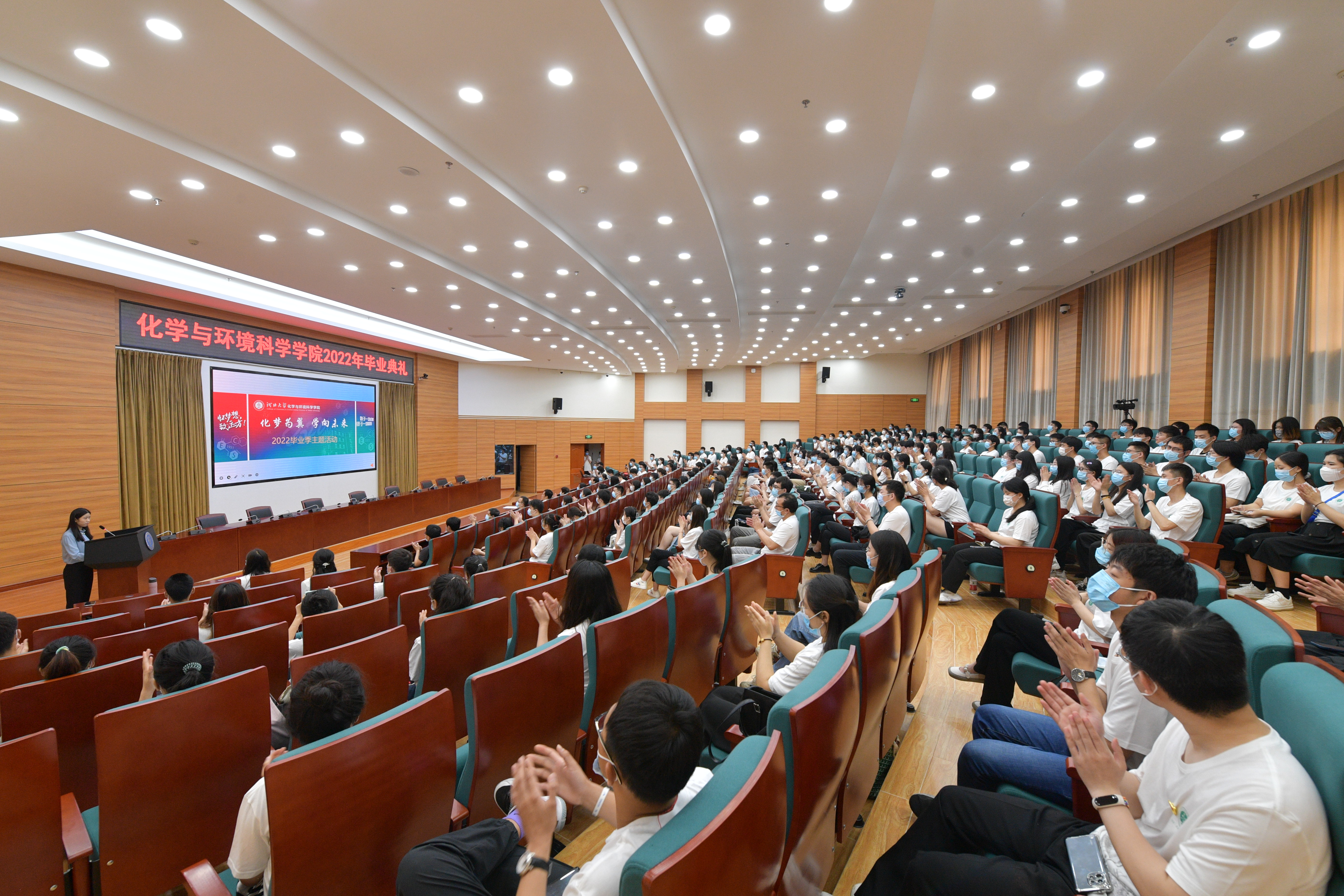 5.24毕业生活动大会现场.jpg